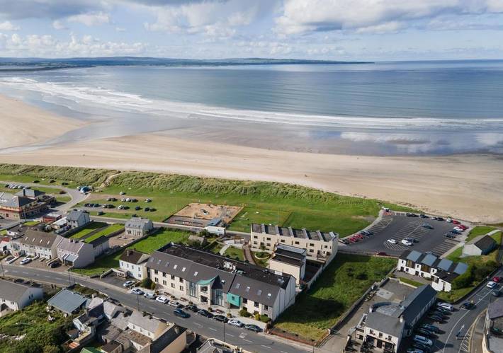 Hotel for 4 people, with Hot tub and Terrace as well as Garden and Sauna in Enniscrone