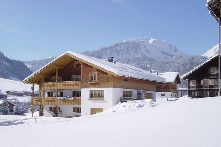 Hütte für 8 Personen, mit Balkon und Garten in Au