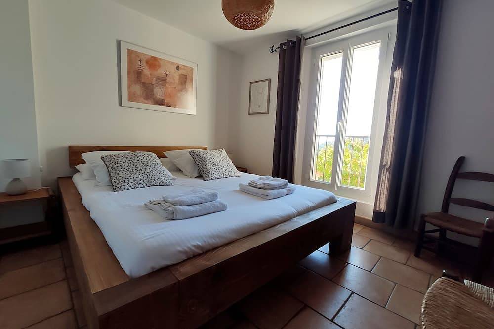 Exceptional panoramic view in a quiet area. in Callas, Draguignan region