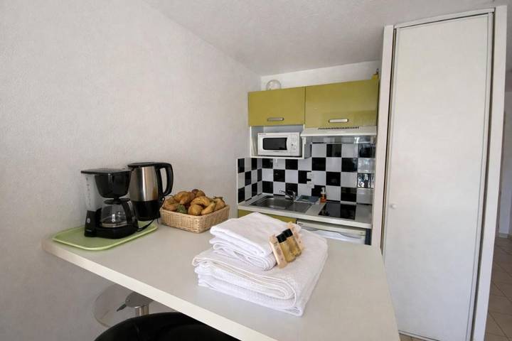 Location de vacances pour 2 personnes, avec jardin et balcon ainsi que piscine et jacuzzi dans Circuit Paul-Ricard - 4