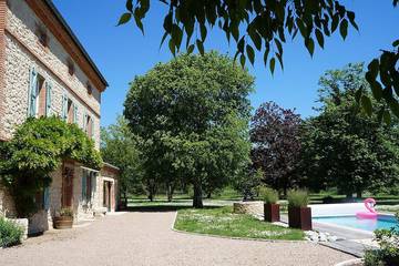 Gîte pour 9 personnes, avec terrasse ainsi que jardin et piscine à Labastide-de-Lévis