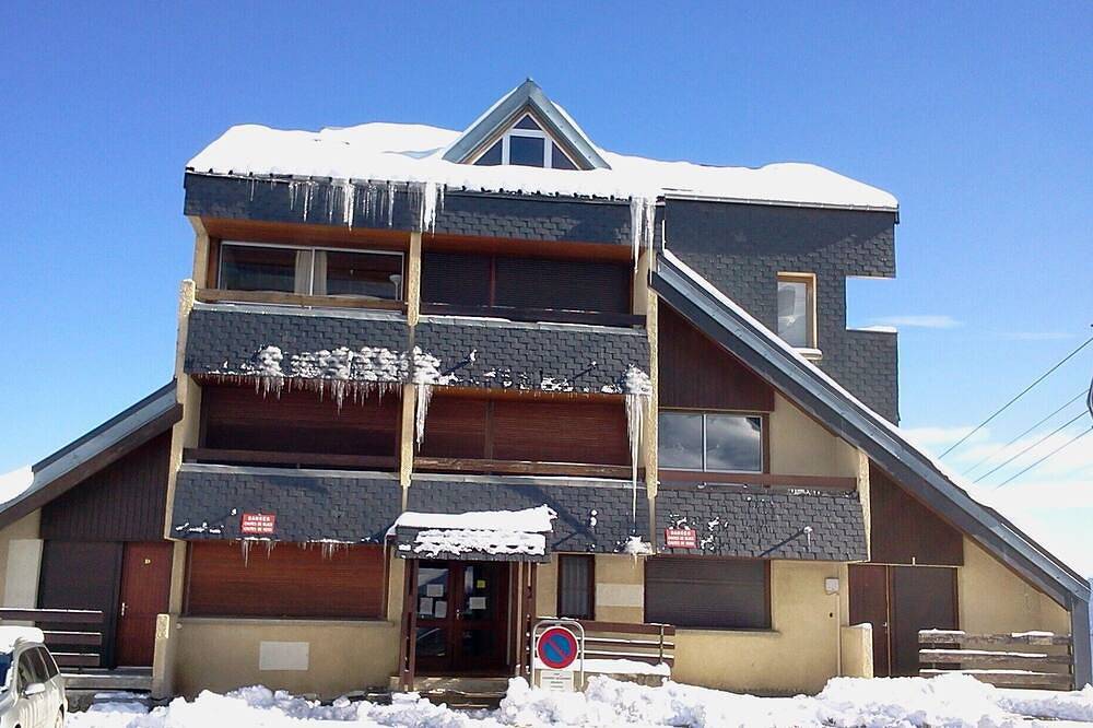 Apartamento entero, Beau Estudio (27 m2) Pla Adet, 100 metros de esquí, clasificado 2 * 4 personas in Vignec, Parque nacional de los Pirineos