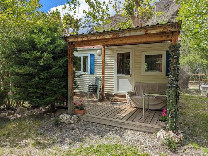 Bungalow para 4 personas, con Terraza además de Jardín y Vistas en Provincia de Lleida