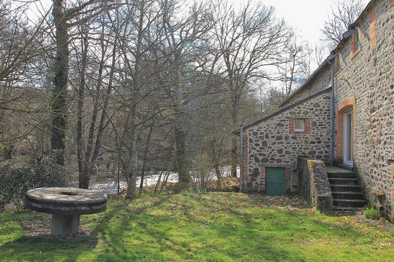 Gite Le Moulin de Luchat (23G984) in Tardes, Région d'Aubussargues