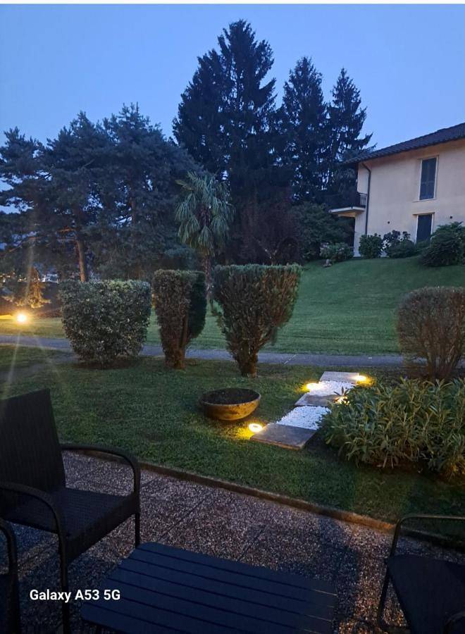 Ina in Lavena Ponte Tresa, Luganer See (Lombardei)