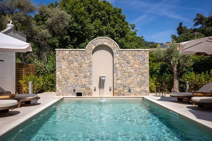 Appart’hôtel pour 2 personnes, avec Balcon et Terrasse ainsi que Jardin et Piscine