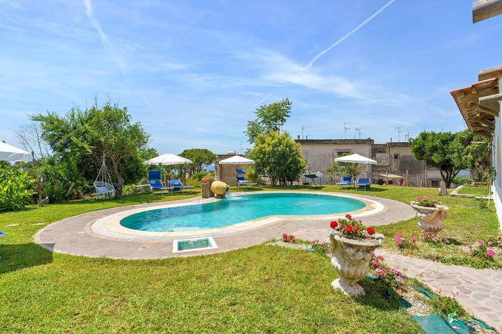 Casa vacanza per 8 persone, con Idromassaggio e Giardino nonché Sauna a Ischia