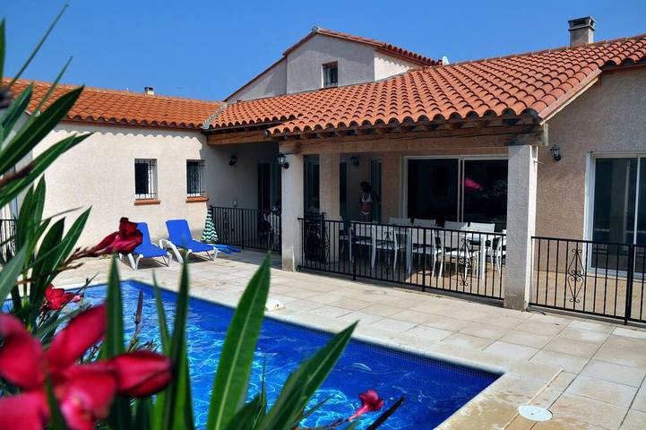 Maison de vacances pour 14 personnes, avec terrasse ainsi que jacuzzi et jardin dans Port-Argelès