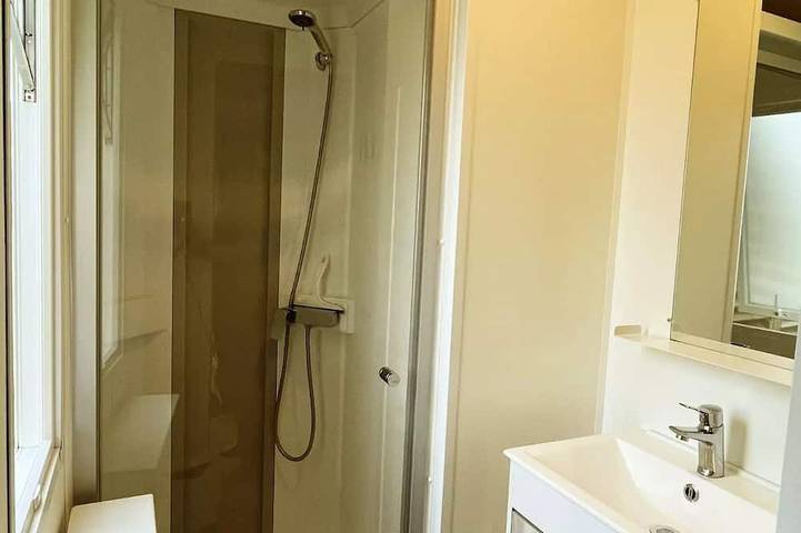 Mobil home pour 6 personnes, avec terrasse et piscine à Saint-Bonnet-le-Château - 4