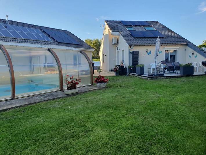 Location de vacances pour 6 personnes, avec vue et jardin ainsi que piscine et bassin pour enfant à Nébouzat - 2