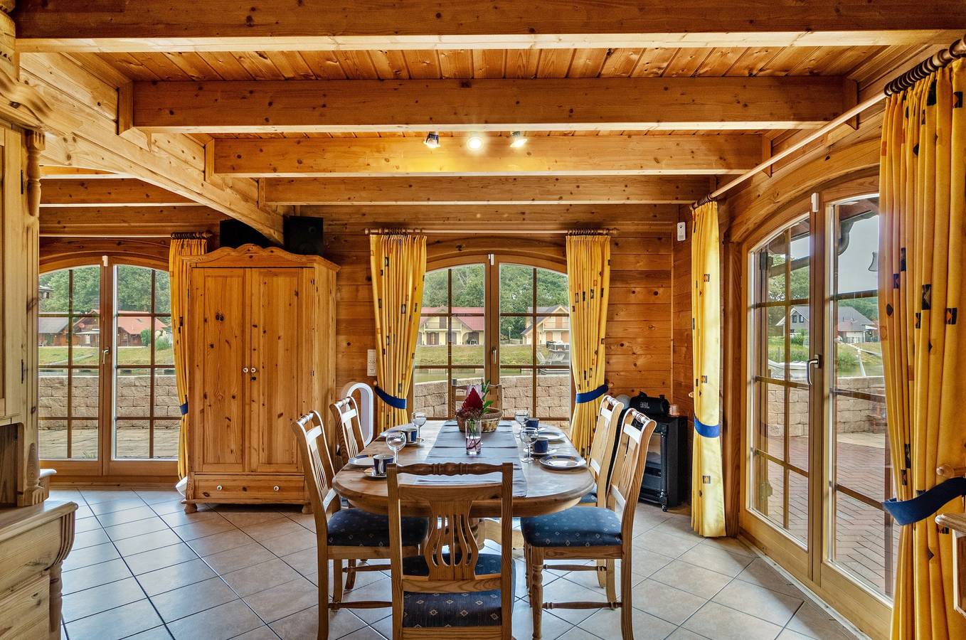 Holiday Home 'Das Alpenhaus An Der Ems' with Lake View, Private Terrace and Wi-Fi in Walchum, Emsland