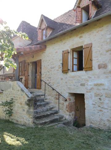 Gîte pour 4 personnes, avec jardin dans Corn
