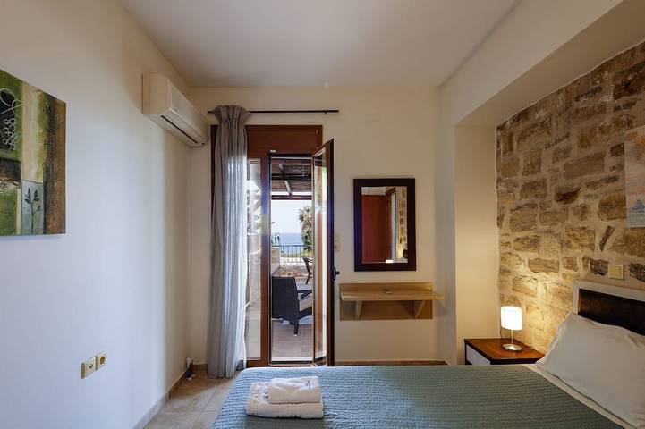 Villa Stamatis - Private Pool & Breathtaking Seaview, 500m from the Beach in Skaleta, Rethymno region