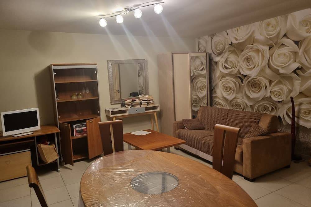 T2, Rez de villa climatisé à la Campagne, proche Ajaccio, piscine 8/4 mètres. in Afa, Région d'Ajaccio