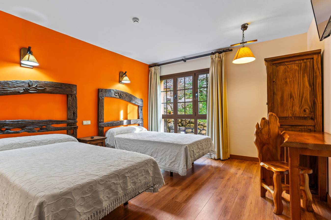 Landhaus 'El Acebo' mit Gemeinschaftspool, Gemeinschaftsgarten und Wi-Fi in Gamonedo, Cangas de Onís