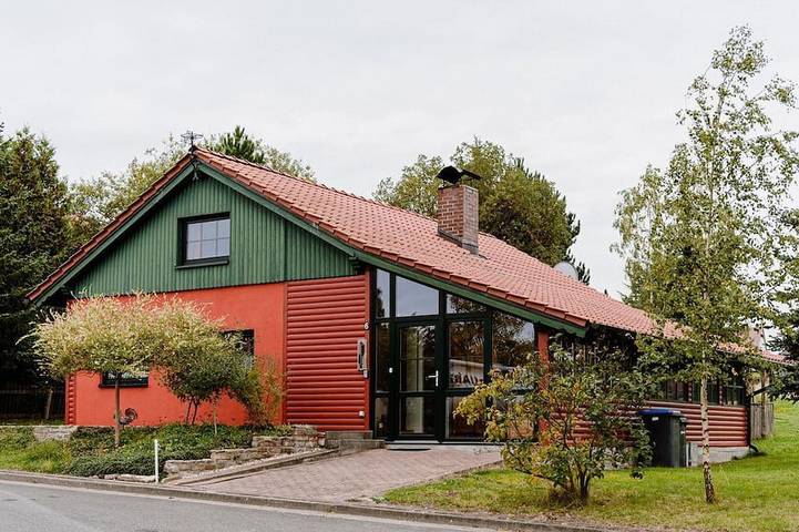 Ferienhaus für 5 Personen, mit Sauna und Garten sowie Terrasse, mit Haustier