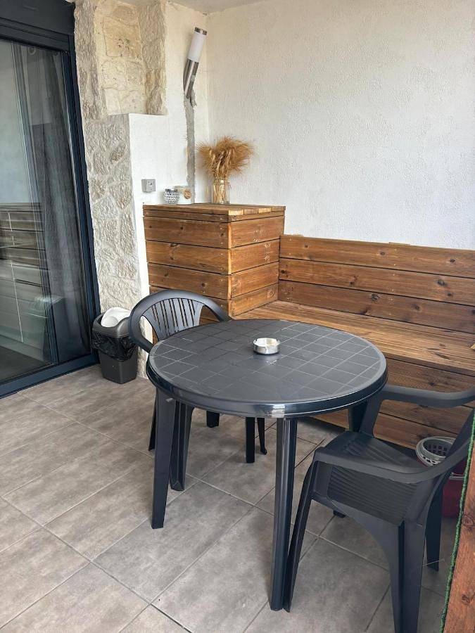 Appartement entier, Studio indépendant terrasse et piscine avec accés limité mais privatisée in Saint-Savournin, Côte méditerranéenne (France)