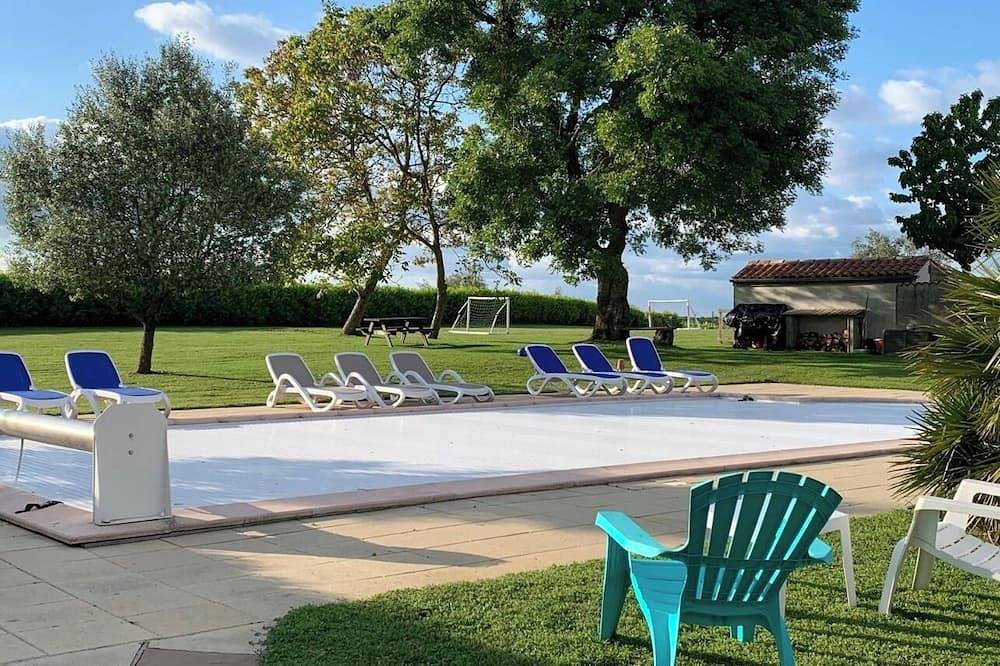 Comfortable gîte for 8 people with swimming pool, large garden - Sea 15 km away in Chenac-Saint-Seurin-d'Uzet, Saintes und Umgebung