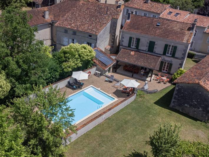 Location de vacances pour 10 personnes, avec Jardin et Piscine en Charente - 2