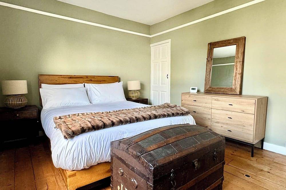 Beach Cottage Pet Friendly in Eastbourne, East Sussex
