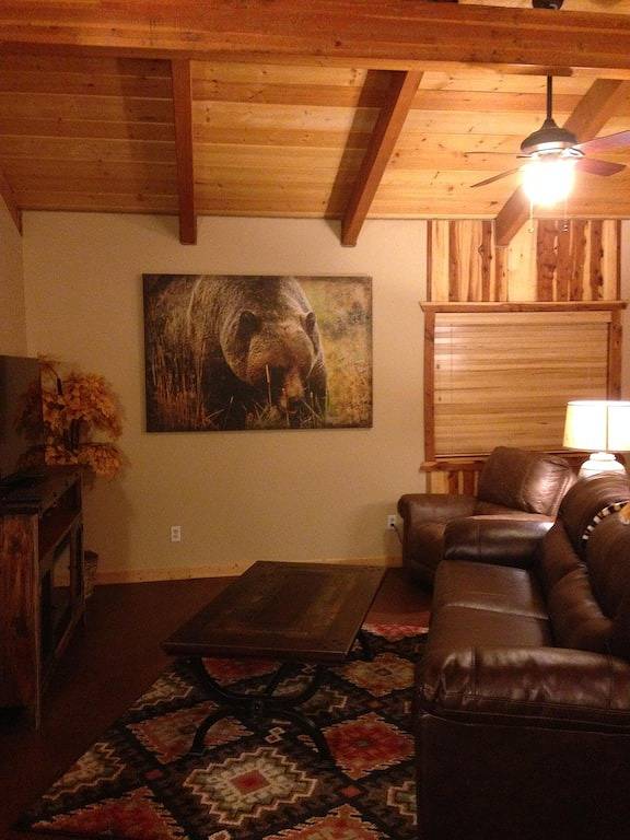 Just steps away from Rainbow Lake in this Dog Friendly Cabin in Navajo County