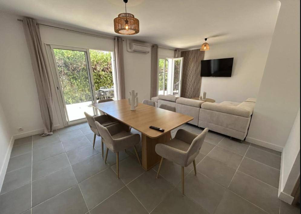 Three-Bedroom House in Berre-l'Étang, Côte méditerranéenne (France)