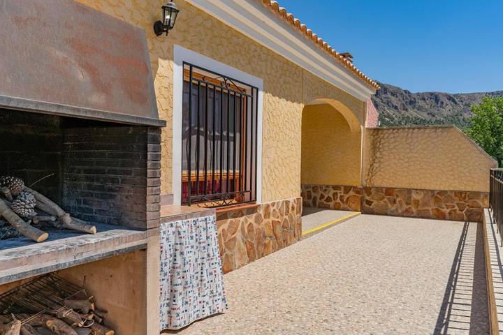 Casa de vacaciones para 8 personas, con jardín además de vistas y piscina en Provincia de Albacete - 3