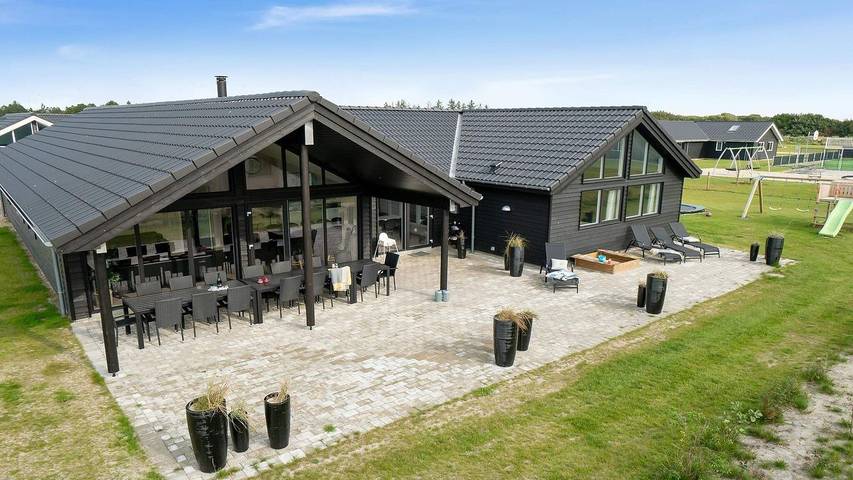 Ferienhaus für 16 Personen, mit Sauna und Terrasse sowie Pool und Whirlpool, mit Haustier in Houstrup Strand