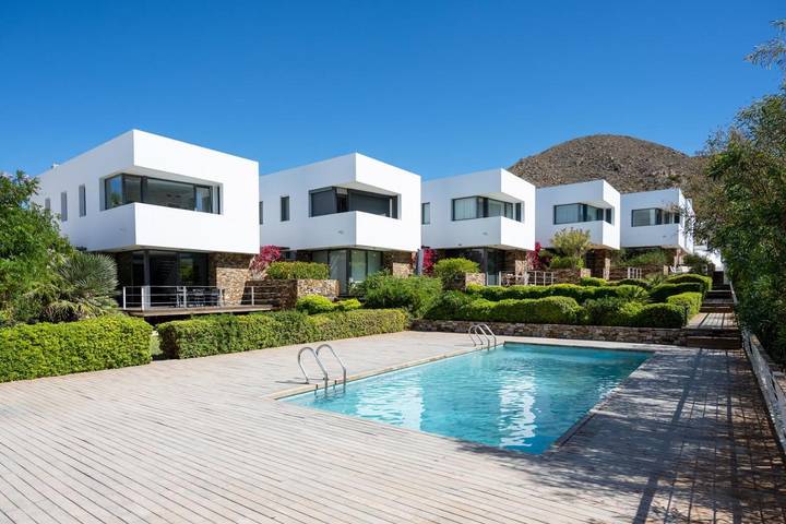 Apartamento para 10 personas, con Balcón y Terraza además de Jardín y Piscina en Agua Amarga