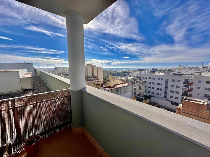 Apartamento para 6 personas, con terraza y vistas, Se admiten mascotas en Villanueva y Geltrú