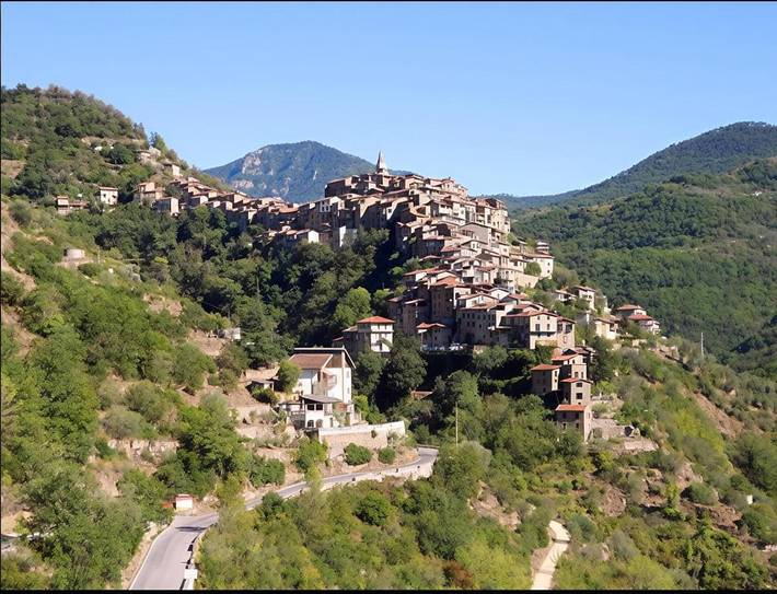 Gîte pour 6 personnes, avec Balcon ainsi que Terrasse et Vue à Apricale