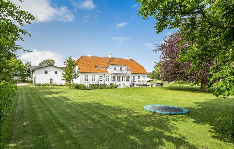 Ferienhaus für 16 Personen, mit Terrasse und Garten in Lolland