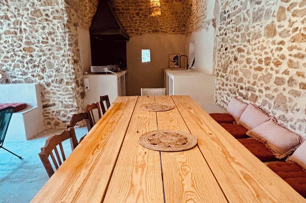 Magnificent 18th century farmhouse, perfectly quiet, in the middle of fields.  in Castres, Región de Castres