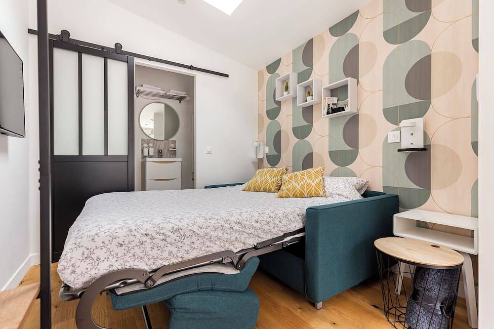 Entire apartment, Studio close to all amenities. in Bry-sur-Marne, Val-de-Marne