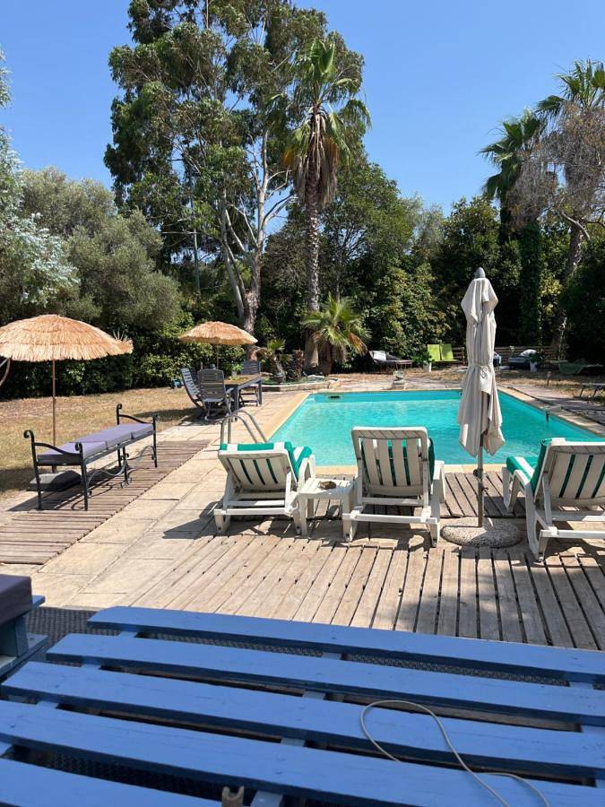 Location de vacances pour 6 personnes, avec vue ainsi que jardin et piscine, animaux acceptés dans Gare De Cassis