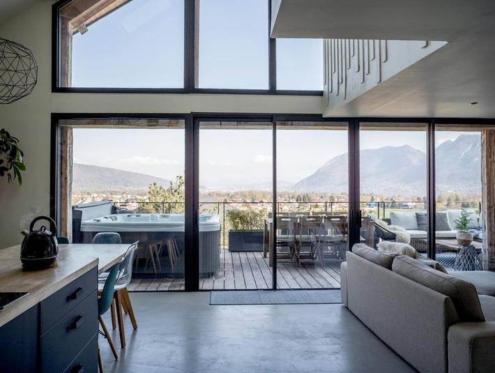 Villa voor 8 personen, with Balkon and Whirlpool as well as Terras and Zwembad in Saint-Jorioz