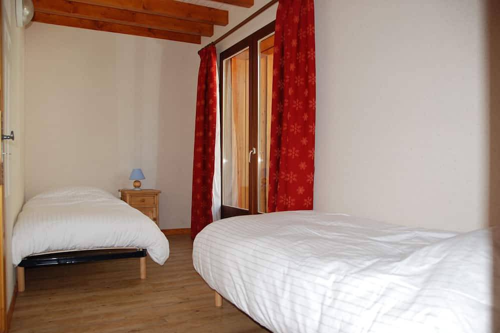 Chalet adosado 6/8 pers, hermosa vista a las montañas, piscina y jacuzzi in La Chapelle-en-Valgaudémar, Parque Nacional de los Ecrins
