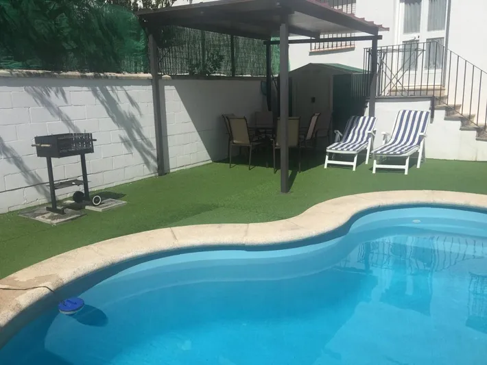 Casa de vacaciones para 7 personas, con piscina además de balcón y vistas - 1