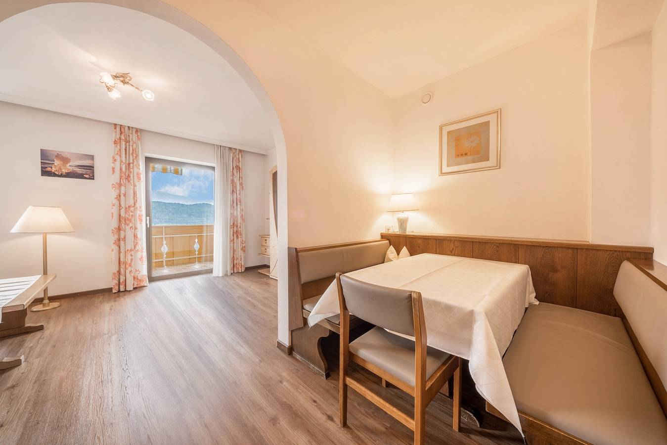 Ganze Wohnung, Ferienwohnung "Residenz Kronstein - 6" mit Balkon, Gemeinschaftsgarten und Blick auf die Berge in Tisens, Nonsberggruppe