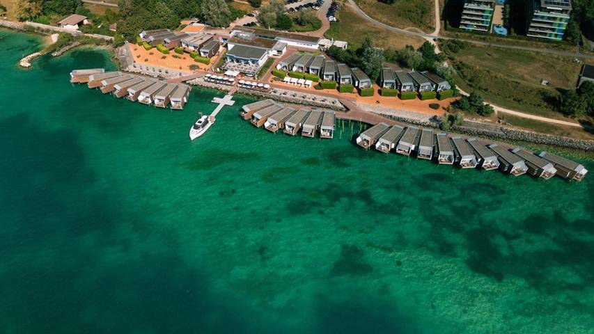 Hôtel pour 3 personnes, avec balcon et jacuzzi à Neuchâtel