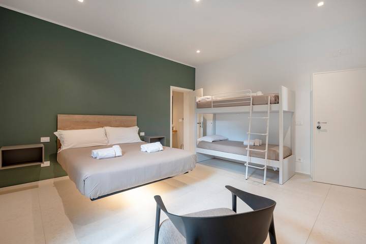 Stanza per 4 persone, con balcone - 1