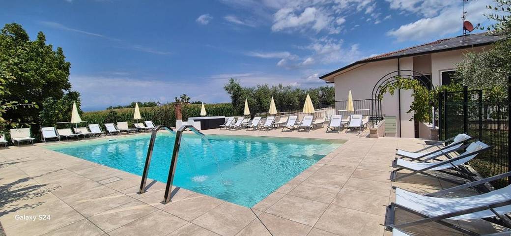 Bed and breakfast per 4 persone, con giardino e terrazza nonché piscina e idromassaggio, con animali domestici - 1