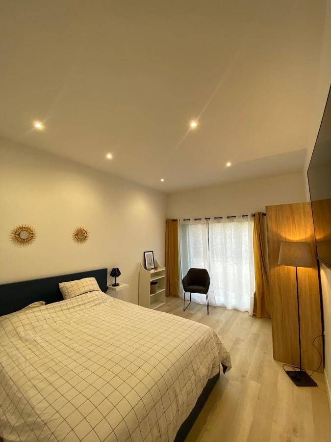 Gîte pour 2 personnes, avec vue ainsi que piscine et terrasse à La Barben - 3