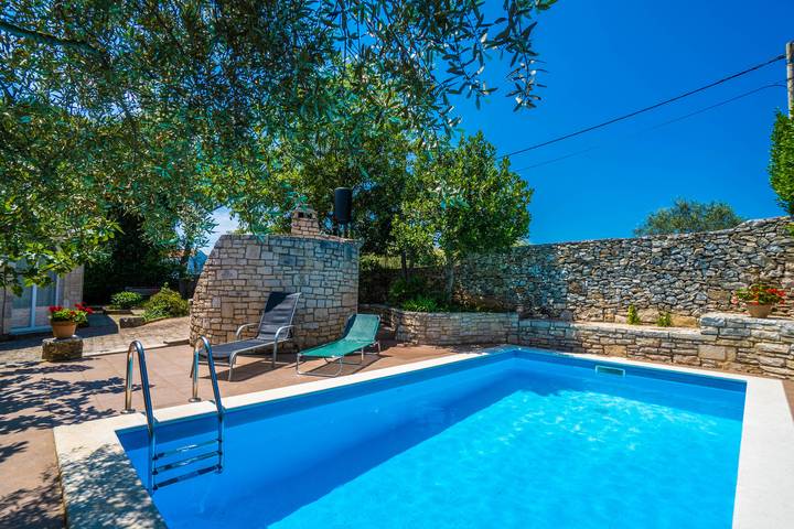 Appartamento intero, Appartamento vacanze per 3 persone con terrazza in Krnica, Marzana Croazia