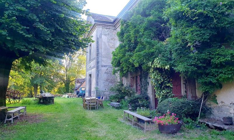 Gîte pour 14 personnes, avec terrasse ainsi que vue et jardin à Bassignac-le-Haut - 2