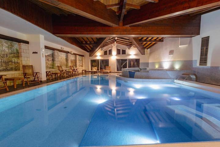 Appartamento per 3 persone, con giardino e idromassaggio nonché sauna e piscina, con animali domestici in Gallio