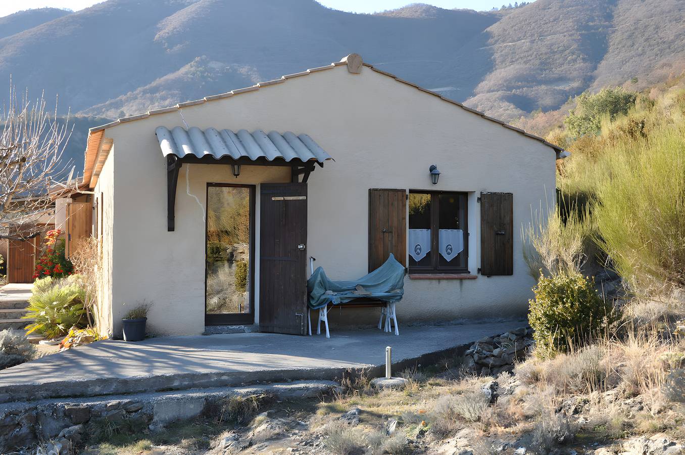 Casa Vacacional 'Les Iris' con Vista a la Montaña, Terraza Privada y Wi-Fi in La Robine-sur-Galabre, Alpes de Alta Provenza