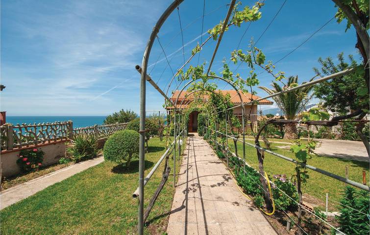 Ferienwohnung für 6 Personen, mit Garten in Porto Alabe