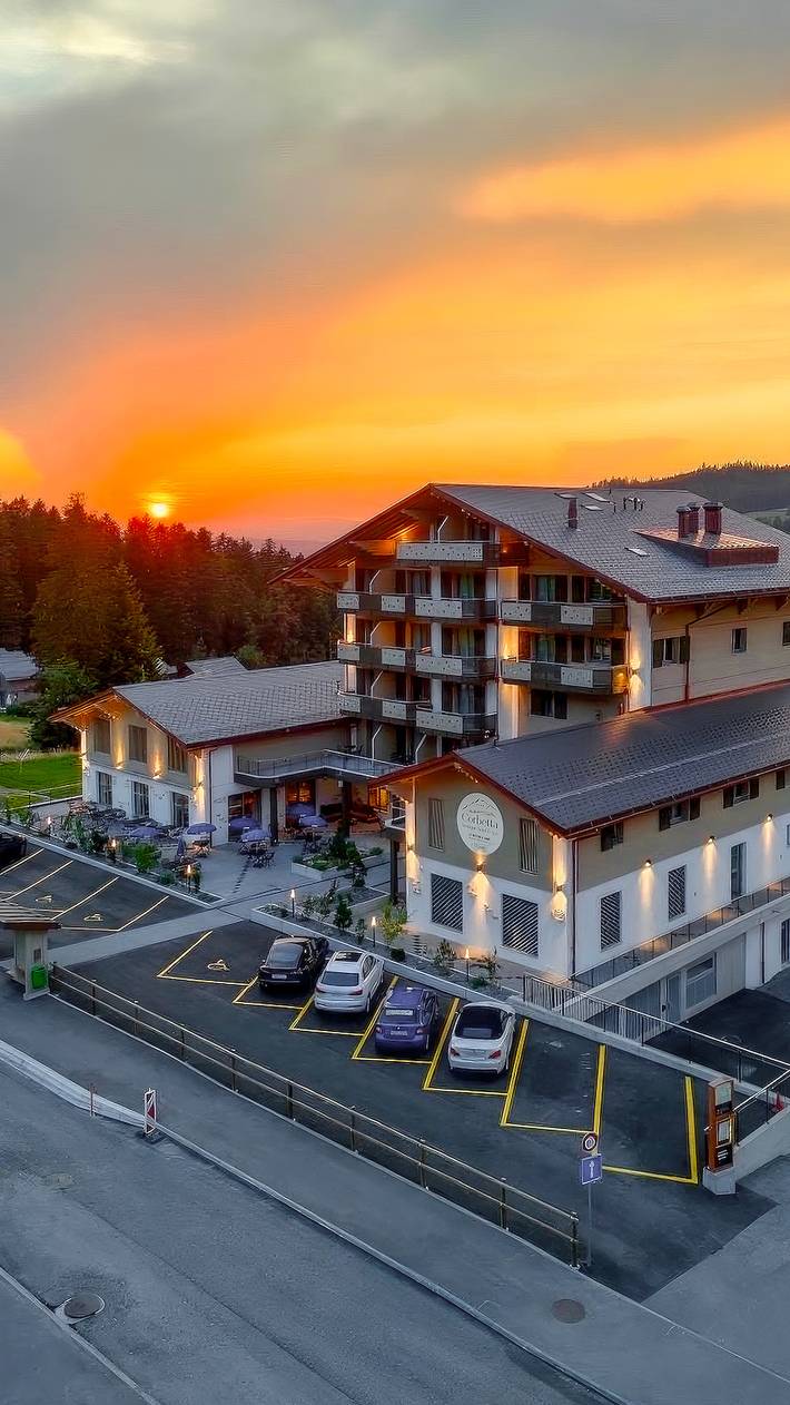 Hotel para 3 personas, con sauna y jacuzzi además de jardín y balcón, Familias con niños - 1