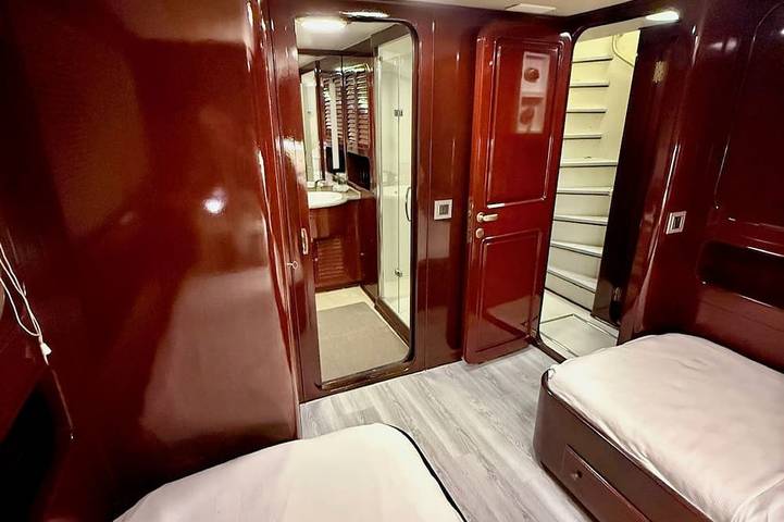 7 cabins 27M Benetti luxury yacht Velora in Cesme, Türkische Ägäis